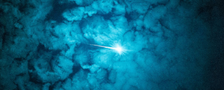 Сонце «атакує» супутники Starlink: чому сотні з них падають на Землю