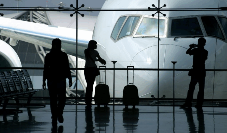 Американець 6 років літав безкоштовно, видаючи себе за бортпровідника