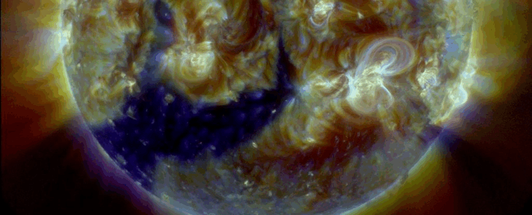 На Сонці утворилася гігантська діра: на Землю насувається потужний потік сонячного вітру