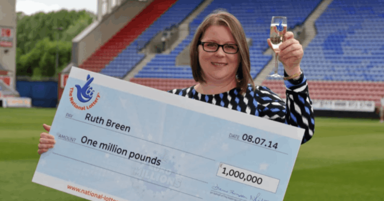 Жінка стала мільйонеркою завдяки лотереї: 10 років по тому вона працює акушеркою