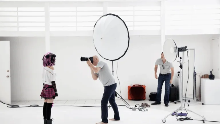 Чому ми боїмося камери: психологія фотоаверсії та як з цим працювати