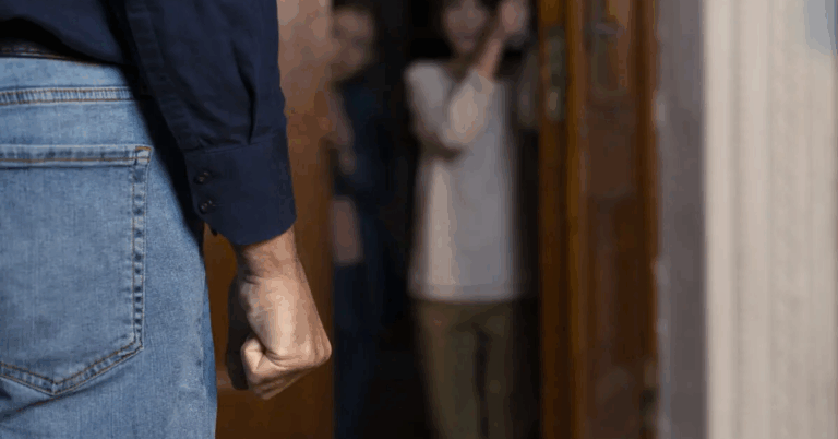 В Іспанії оштрафували на 5000 євро чоловіка, житло якого захопили сквотери і здавали туристам