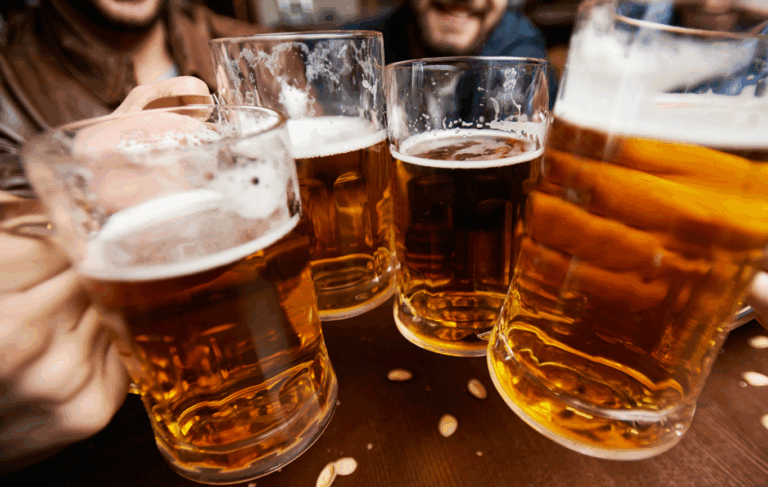 Чоловіка знесло з ніг потужним струменем пива