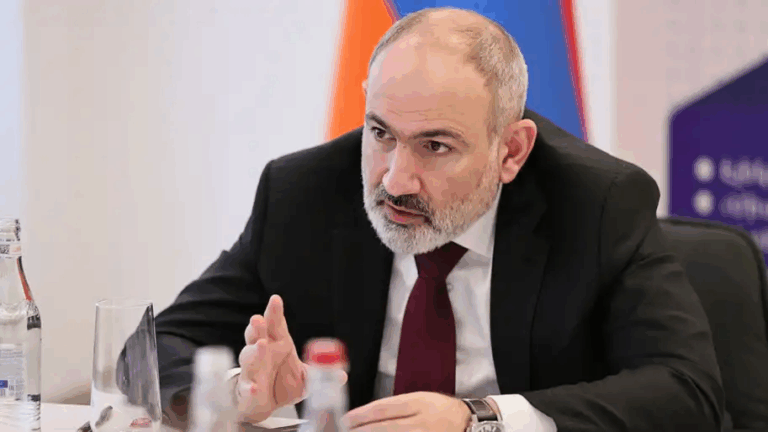 Пашинян у відповідь на закиди священника запропонував патріарху "довести целібат"