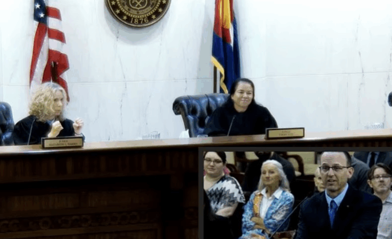 Американський адвокат випадково назвав суддю «мила» під час слухання — відео стало вірусним