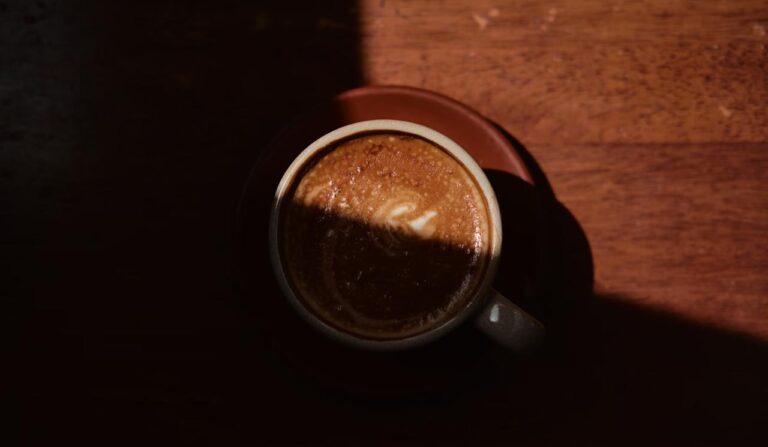 Меми про каву для тих, хто завжди починає день з цього напою