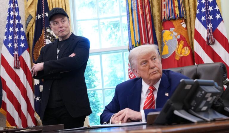 «Він зʼїхав з глузду», — Дональд Трамп і Ілон Маск влаштували публічну сварку