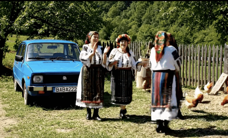 Бабці в хороводі співають "Тралалело Тралала": новий тренд розриває тікток