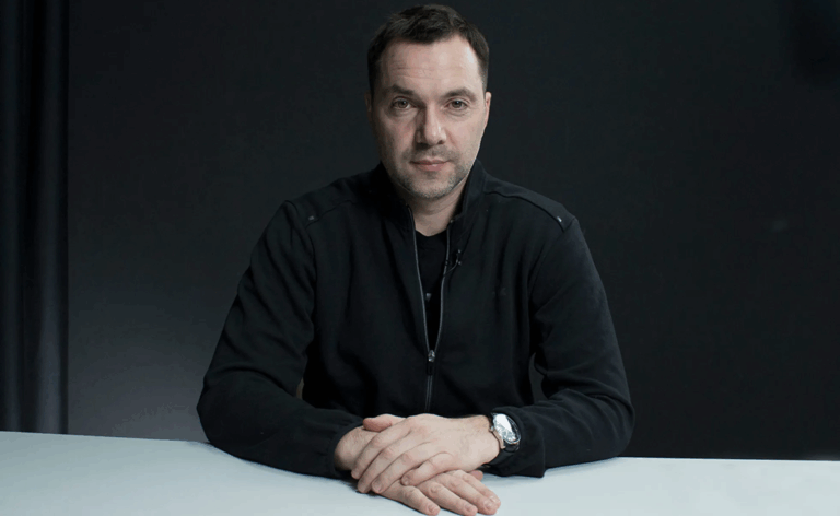 Арестович поскаржився, що його ледь не побив український дідусь