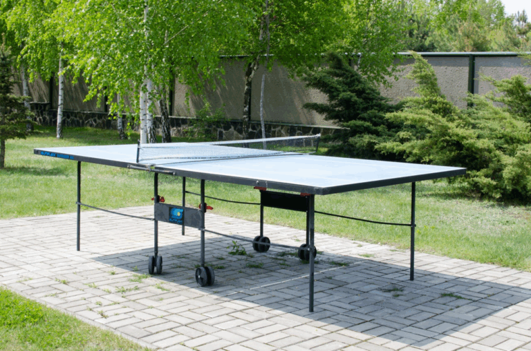 Нарівні з Ейфелевою вежею та Бранденбурзькою брамою: смішні пам'ятки Києва підкорили мережу