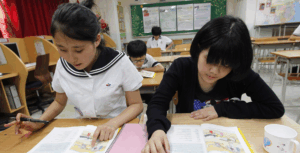 У Південній Кореї батько школярки намагався викрасти екзаменаційні роботи: затримано його та вчительку