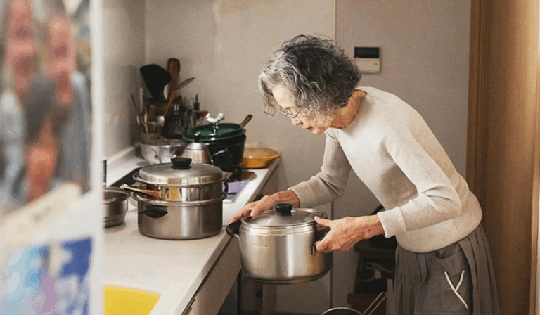 У Японії з'явилися бабусі напрокат: вартість послуги