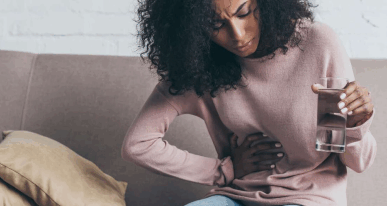 Чому болить живіт після їжі? Основні причини та що робити