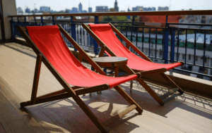 "Чорний список" холостяків і табу на засмагу. Як у Росії будують світ навиворіт