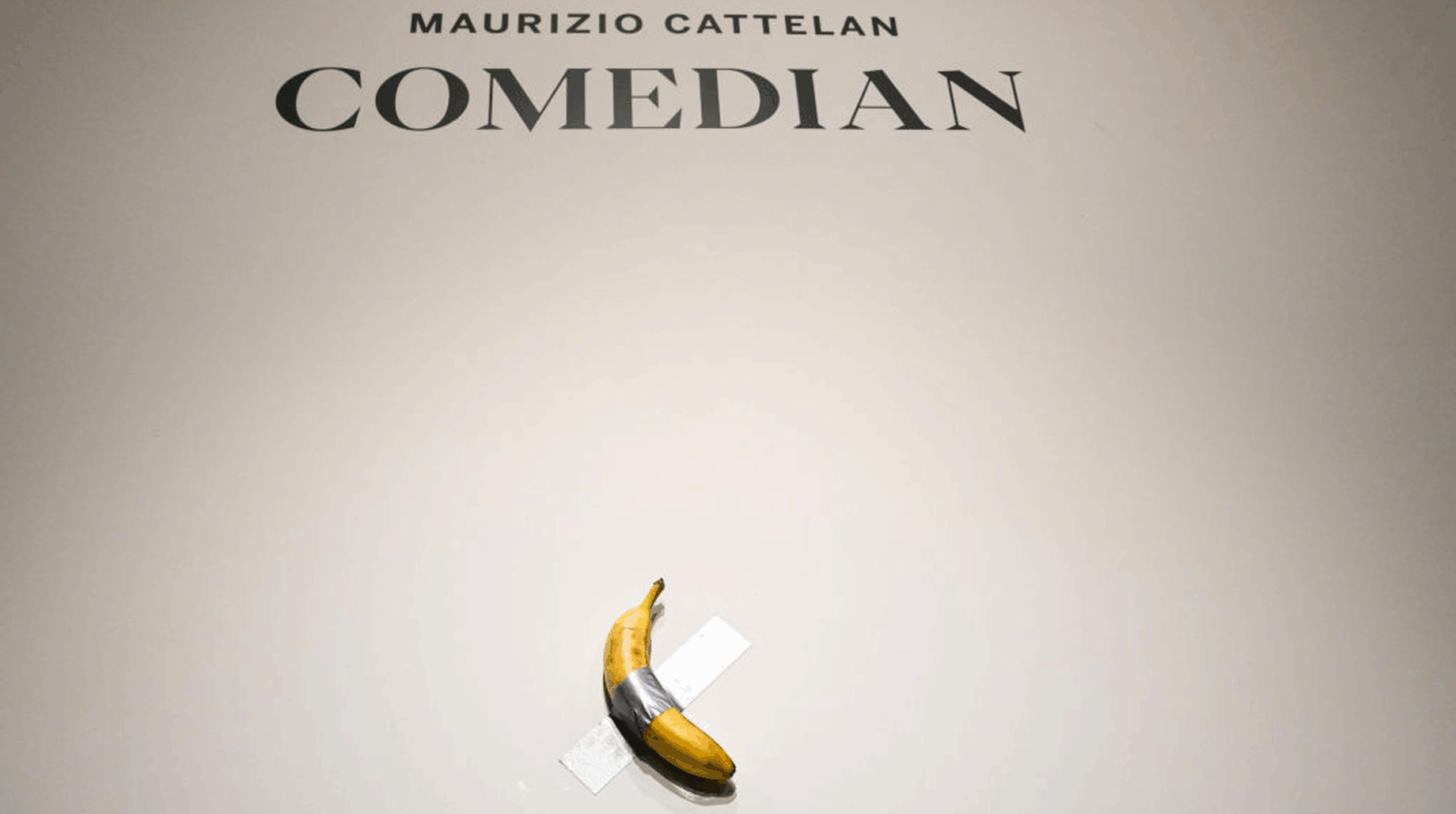 Відвідувач виставки вкусив банан з гучної інсталяції