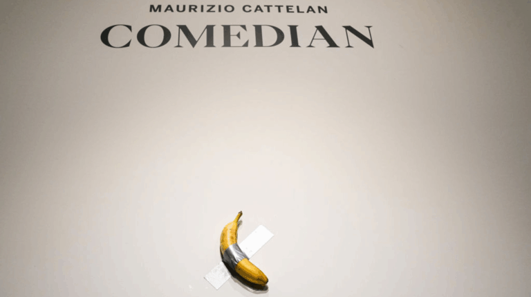 Відвідувач виставки вкусив банан з гучної інсталяції