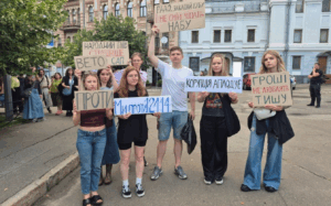 Має капнути на єМайдан: меми про протести в Україні не вщухають