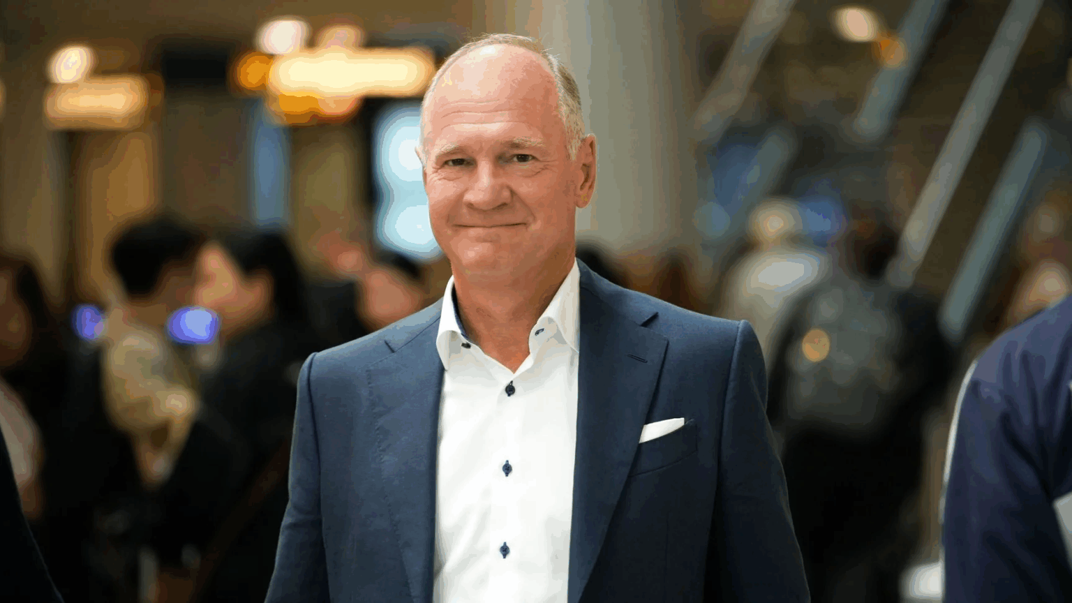 Закриття аеропорту «Гітроу»: директору телефонували повідомити про пожежу, але він проспав дзвінки