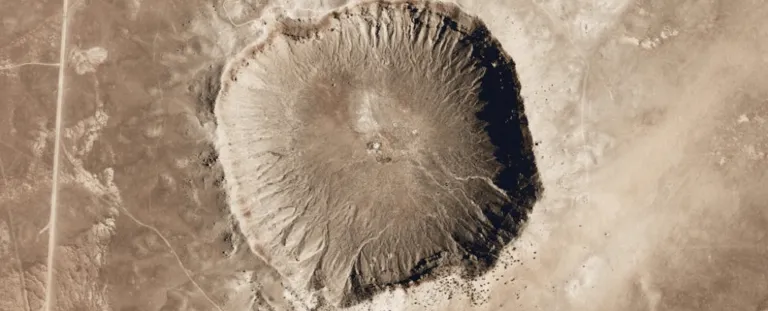 Космічний удар, що з’єднав два символи Аризони: метеорит, який утворив кратер, міг створити і давнє озеро у Гранд-Каньйоні