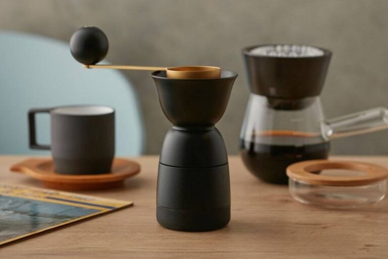 Кто лучше: ручная или электрическая кофемолка? 