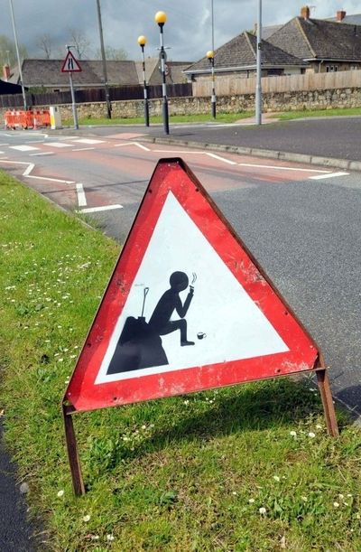 15 абсурдних і дивних дорожніх знаків, в існування яких важко повірити - фото 748246