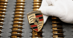 Porsche змінює курс: повернення до бензинових двигунів після невдачі з повним переходом на електроавто