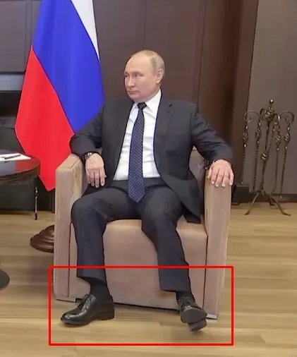 Зріст Путіна: що відомо про туфлі з "сюрпризом", які додають 10 см російському диктатору