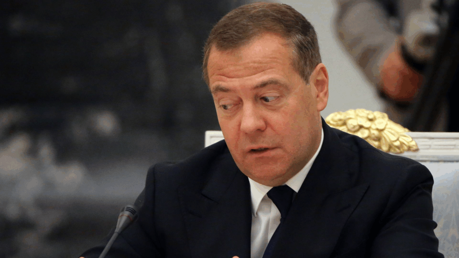 Медведєв закликав Трампа висадити спецназ у Києві