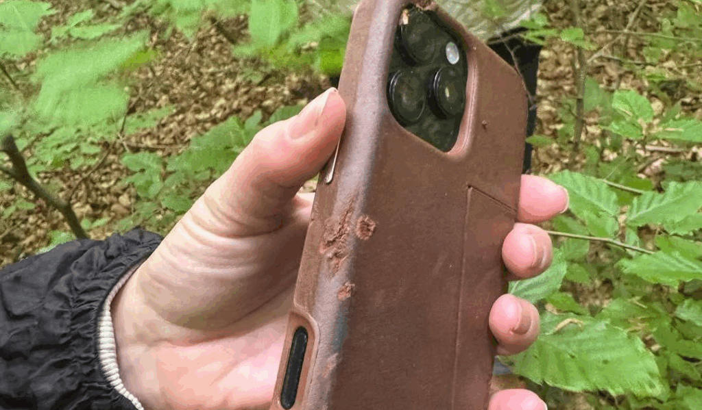 iPhone 16 Pro випав з літака і «вижив»