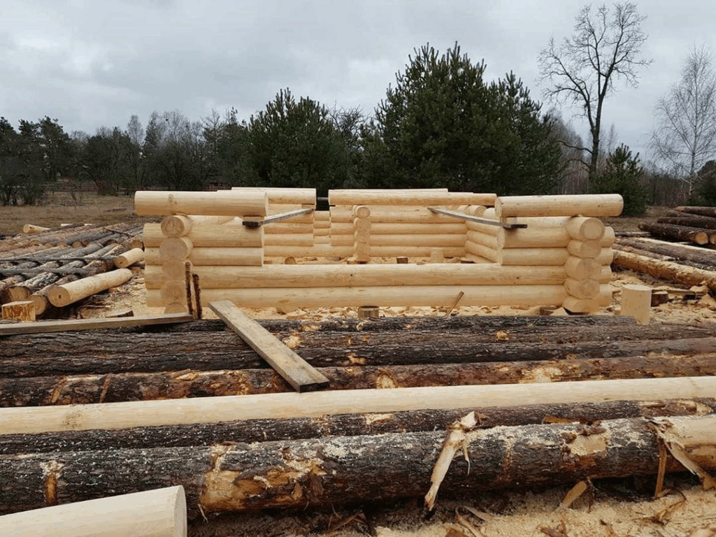 Ручная рубка и строительство сруба под ключ: технология и преимущества