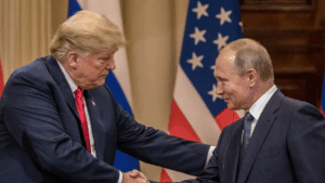 Поїдуть з унітазами на плечах: у мережі вірусяться меми про зустріч Трампа й Путіна (Фото, Відео)