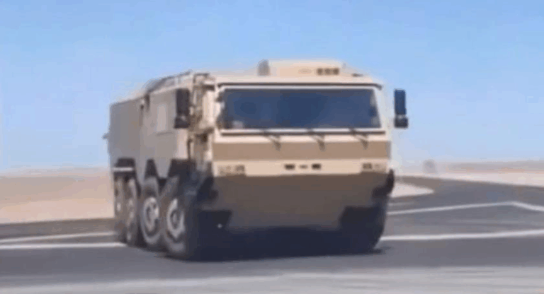 У китайській пустелі помітили нові бронемашини, схожі на російські «Тайфуни-К»