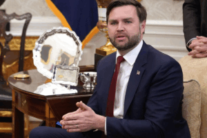 Венс розповів, як "розтопив лід" жартом на зустрічі із Зеленським