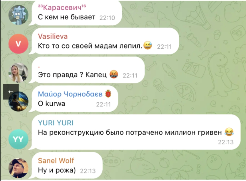 Нова «медуза» на фасаді Bristol: одесити порівнюють відновлену статую з мемами (Фото)