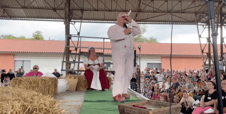 У Франції пройшов Чемпіонат з вереску свиней, однак учасниками були не тварини (Відео)