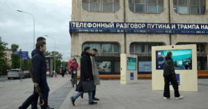 Росіян закликали доносити на одягнених не по сезону людей зі стиснутими губами