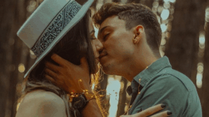 Любовний гороскоп на 25 серпня 2025: щирі розмови, теплі жести й нові знайомства