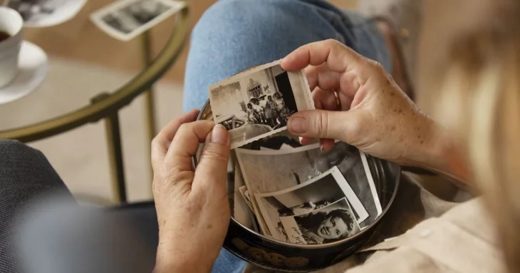 Фото 1941 року змусило повірити в мандрівників у часі: у Мережі виникли дискусії
