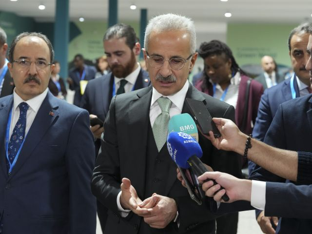 Міністр транспорту Туреччини опублікував відео за кермом і отримав штраф за перевищення швидкості Міністр транспорту Туреччини опублікував відео за кермом і отримав штраф за перевищення швидкості