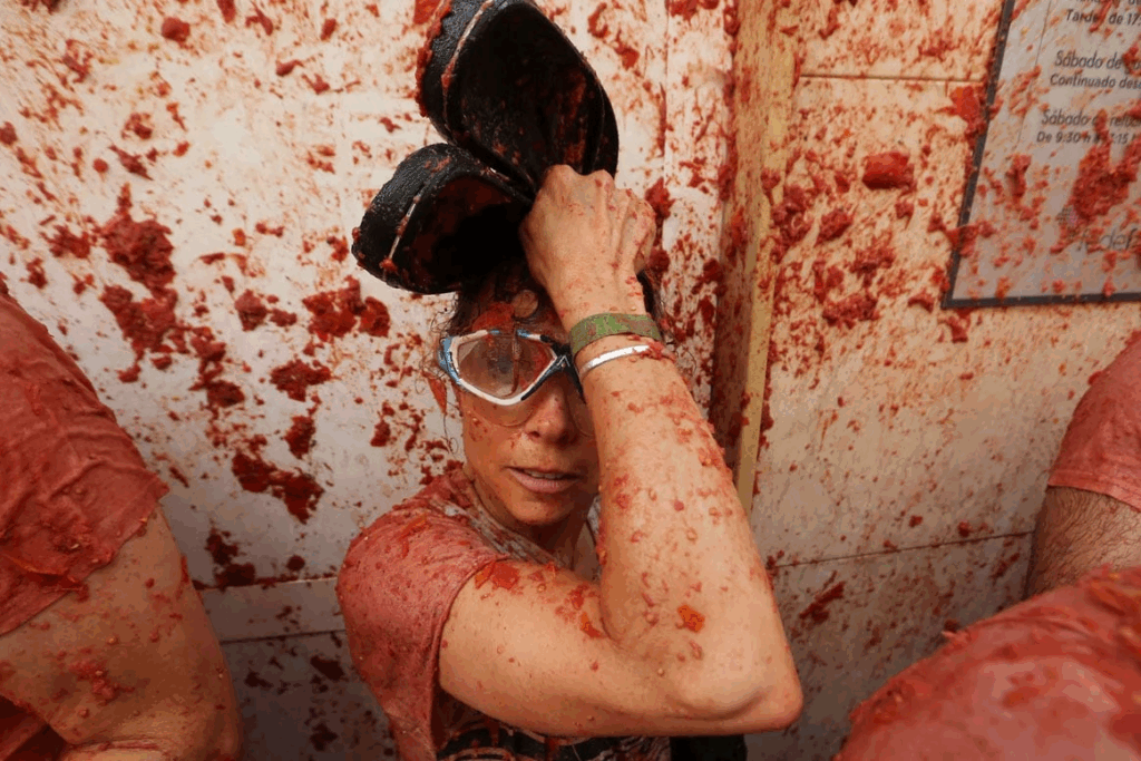 Щорічна помідорова битва зібрала тисячі людей в Іспанії