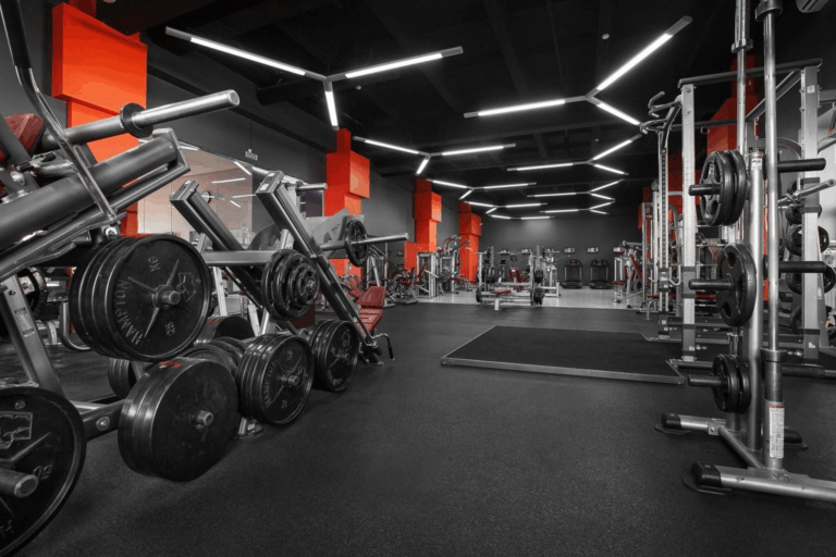 Доведеться знайти спосіб пожити довше. Чоловік купив абонемент на 300 років у спортзал, а потім усвідомив свою помилку — що він зробив