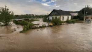 У Росії з повенями борються за допомогою «хресної ходи»