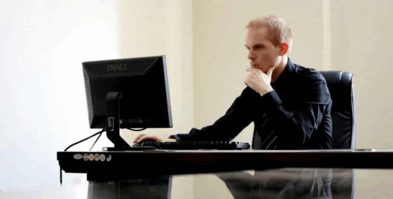 І сміх, і гріх: чоловік показав історію запитів дружини у браузері перед відпусткою (Фото)