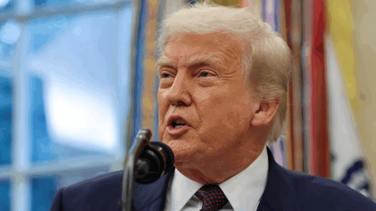 З вікна Білого дому раптово викинули чорну сумку — Трамп пояснив