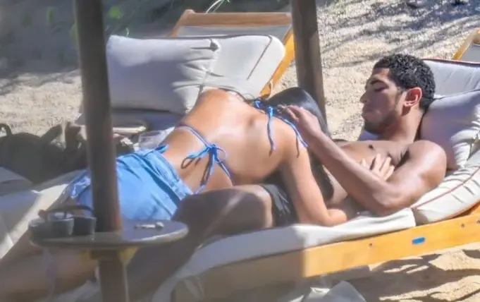 Джуда Беллінгема "спалили" на пляжі за непристойним заняттям