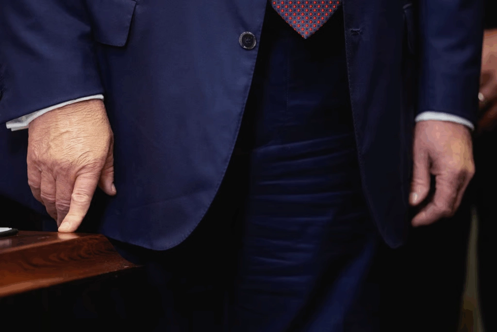 Трамп раптово зник із простору — що припускають в мережі