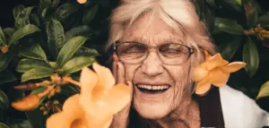 Вчені розкрили таємницю «запаху старості» та пояснили, як його позбутися