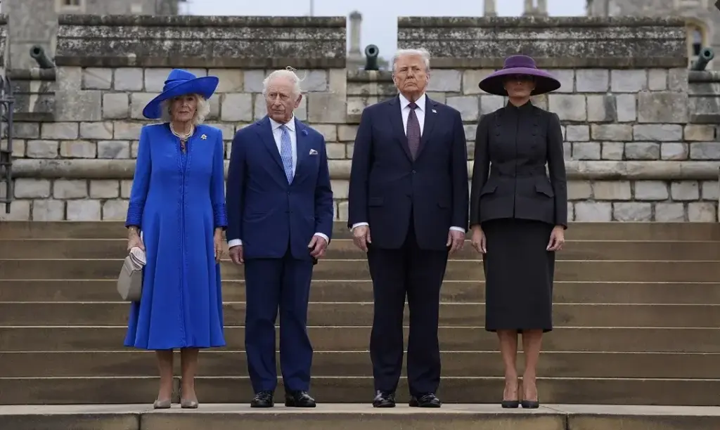 Король Чарльз пожартував про капелюх Меланії Трамп: що сказав монарх Король Чарльз пожартував про капелюх Меланії Трамп: що сказав монарх