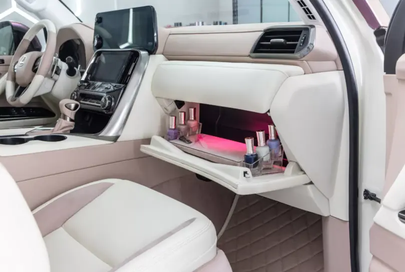 Lexus представив Glam LX: позашляховик, перетворений на гламурний салон краси на колесах