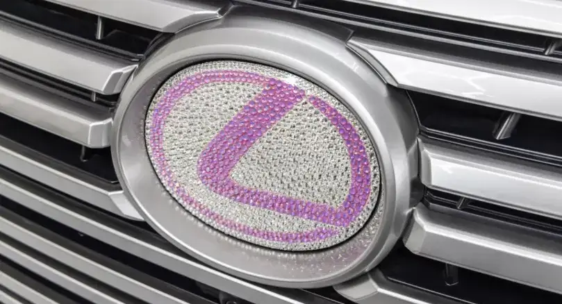 Lexus представив Glam LX: позашляховик, перетворений на гламурний салон краси на колесах
